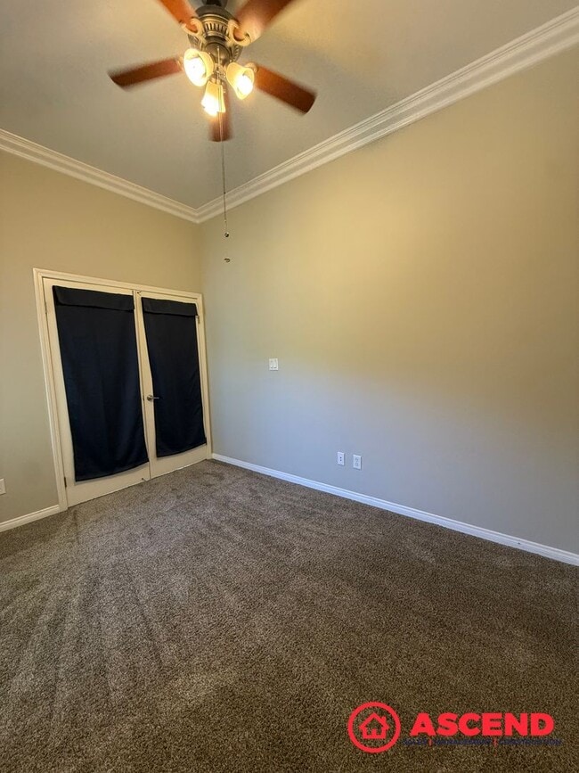 Building Photo - ** Move In Special! **Charming Home in Olive Dr Area!