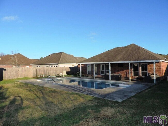 Building Photo - Beautiful 3-Bedroom, 2-Bath Home in Denham...