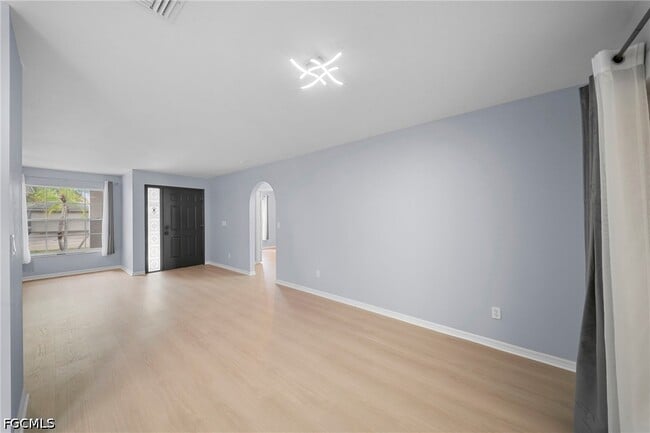 Building Photo - 15624 Sunny Crest Ln