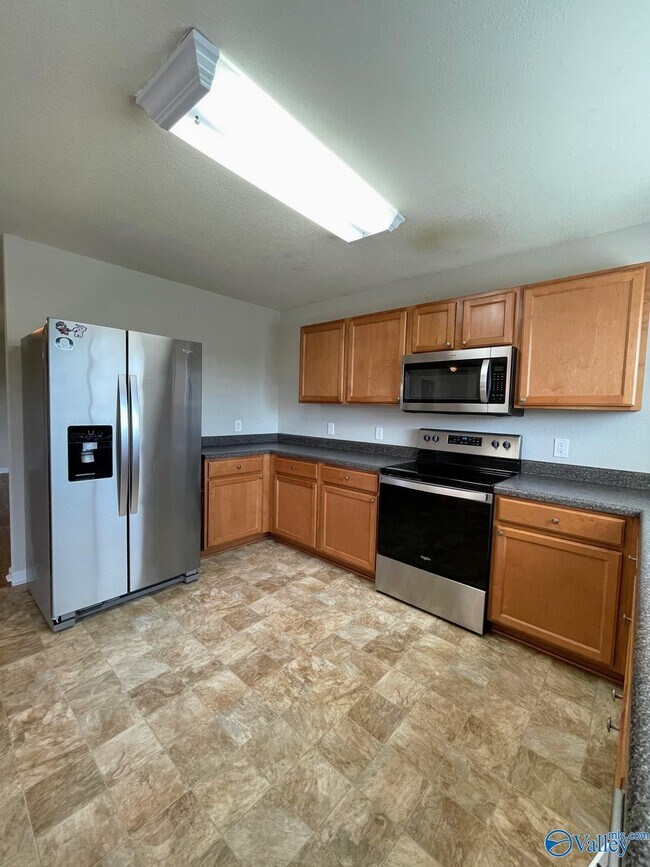 Building Photo - 3412 Castlecreek Dr SW