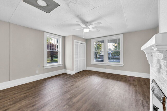Building Photo - Totally Renovated Bungalow