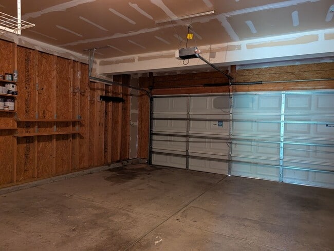 Building Photo - Beautiful 4 bed, 2.5 bath home in Indian T...
