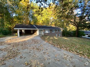 Building Photo - 4 Bedroom 2 Bath Home in Lithia Springs TO...