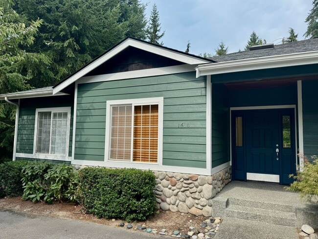 Building Photo - Prime Poulsbo location....3 bedroom rambler with bonus or office