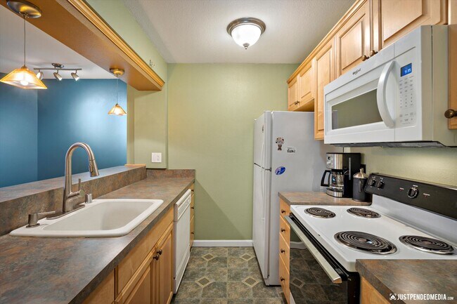 Building Photo - Executive Style Condominium