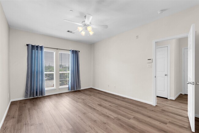 Building Photo - 3001 Murworth Dr
