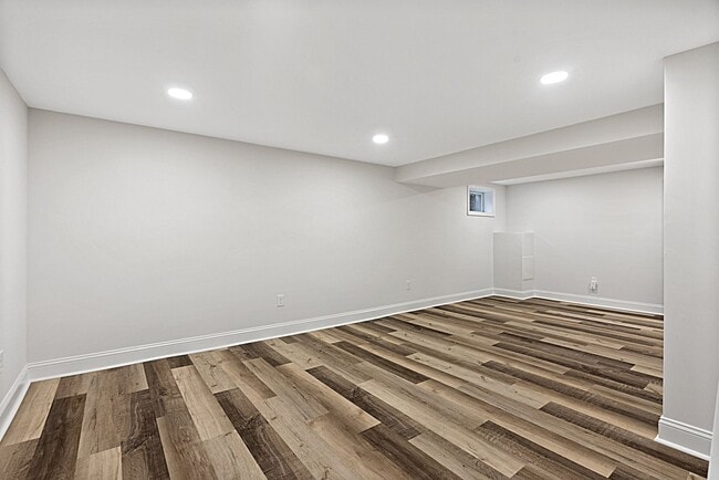 Building Photo - 409 Maiden Ln