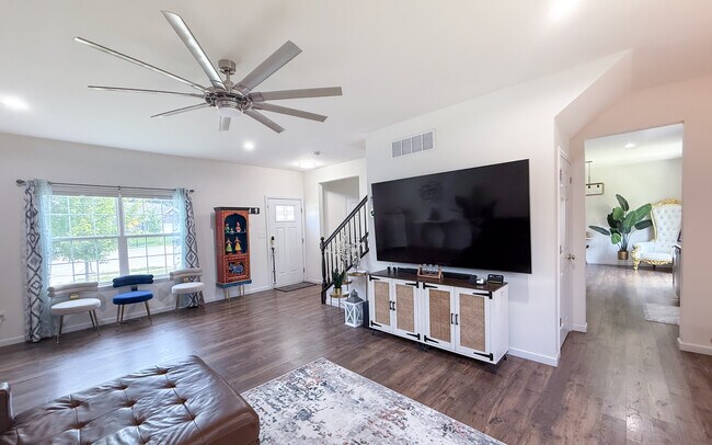 Building Photo - 161 Brookview Way Dr
