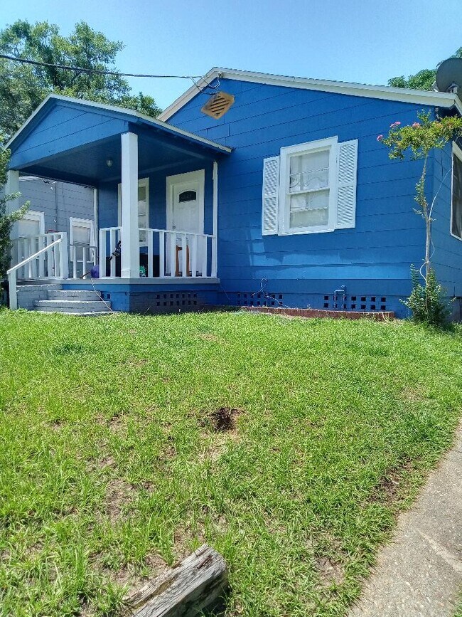 Building Photo - 5616 Calvin Ave