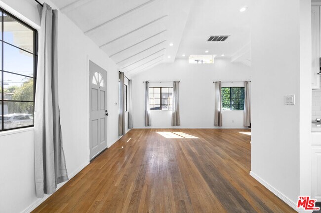 Building Photo - 8643 Clifton Way