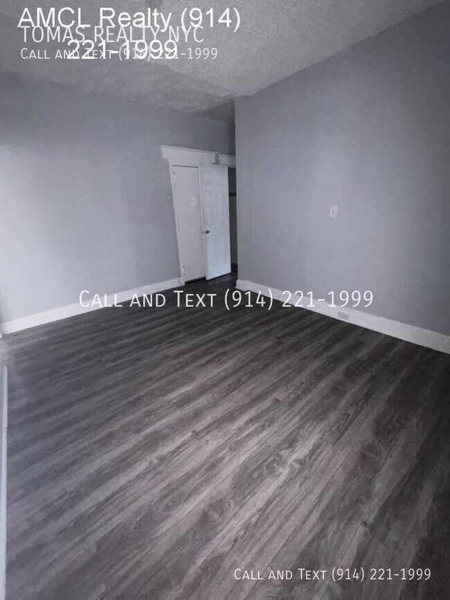 Building Photo - 127 Stanley Ave