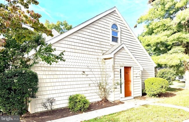 Building Photo - 209 Crescent Dr