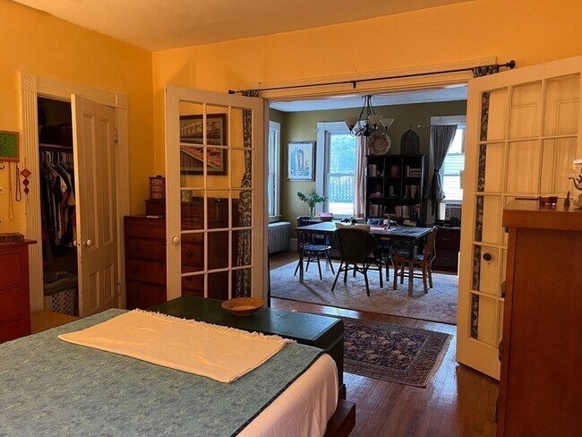 Building Photo - 54 College Ave