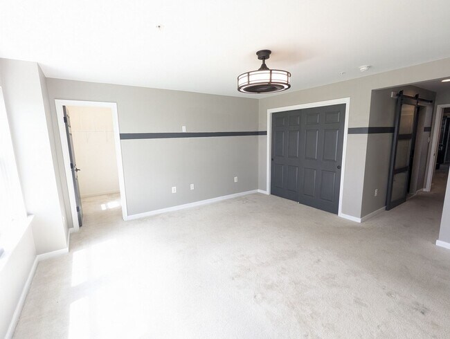 Building Photo - Two Level END UNIT condo in East of Market...