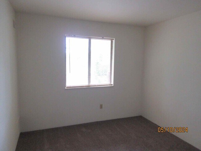 Building Photo - Upper 2 bedroom plus den in Germantown