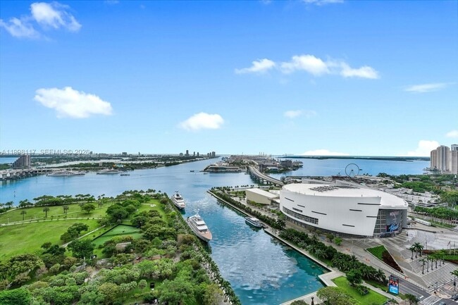 Building Photo - 900 Biscayne Blvd