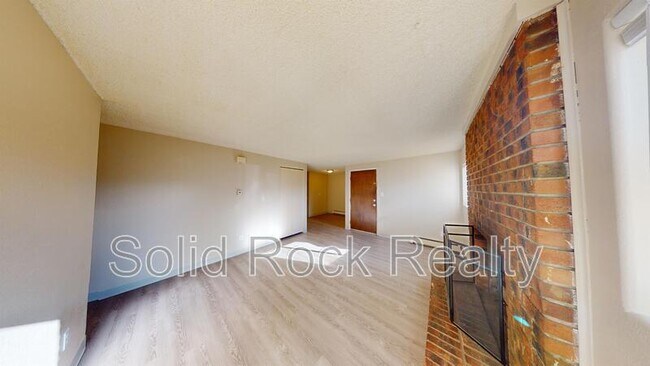 Building Photo - 4740 Scenic Cir