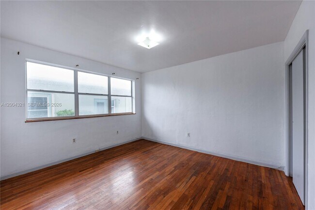 Building Photo - 1255 Marseille Dr