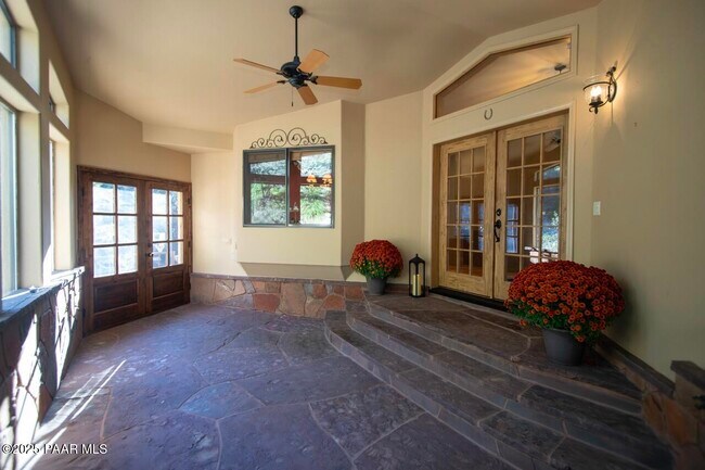 Building Photo - 270 Long