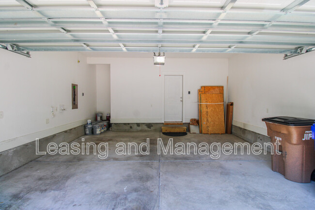Building Photo - 1129 Bright Ct