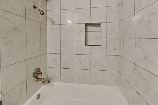 Building Photo - 15506 Swan Creek Dr