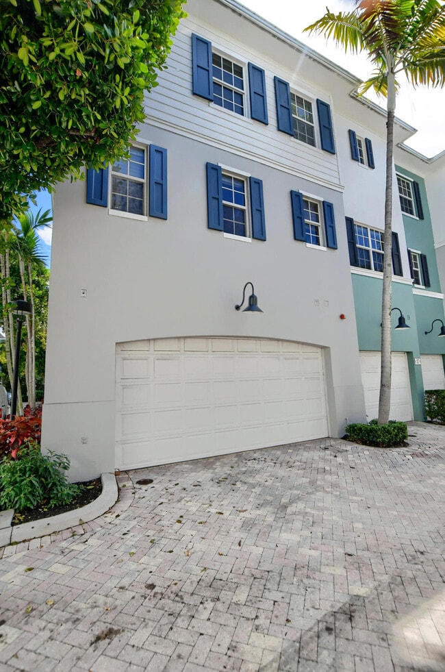 Building Photo - 503 N Mallory Cir