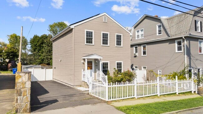 Primary Photo - 322 Greenfield St