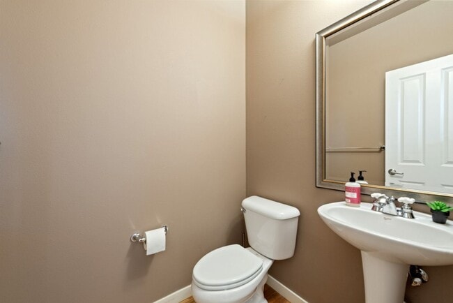 Building Photo - 3Bd/2.5Ba Kirkland Townhouse