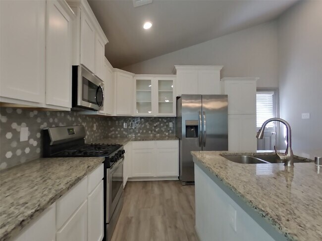 Building Photo - 9845 Gln Brk Ln