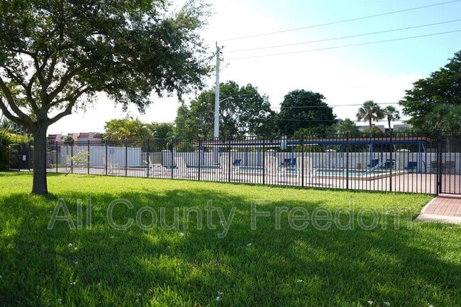 Building Photo - 7000 NW 95th Terrace
