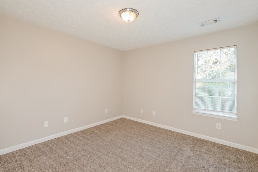 Building Photo - 45 Pebble Ridge Dr
