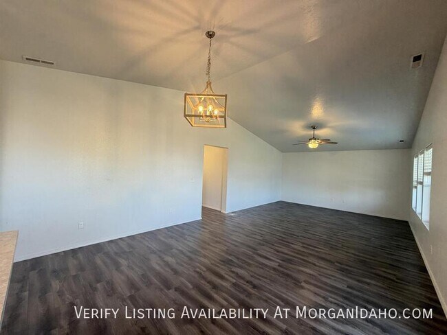 Building Photo - 7690 E Willard Dr