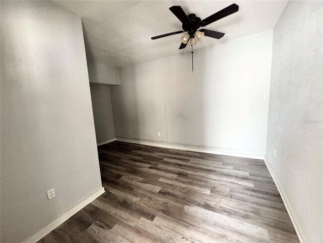 Building Photo - 704 Cordova Dr