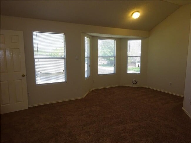 Building Photo - 1908 Lantana Dr