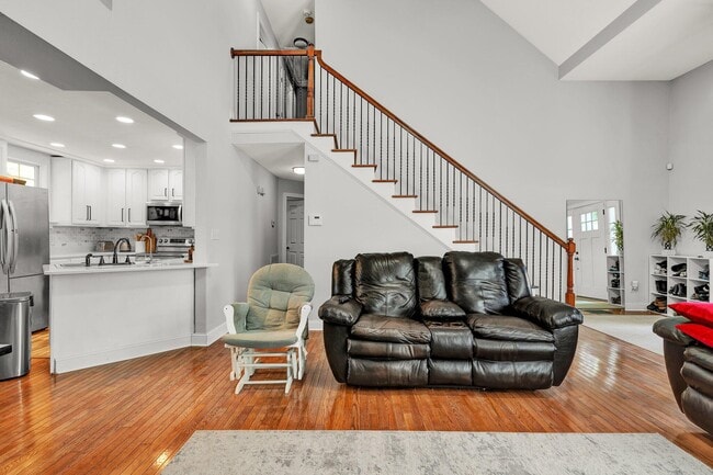 Building Photo - 3120 Pin Oaks Cir NE