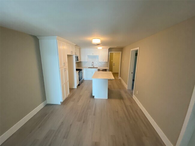 Building Photo - 127 Seacrest Park Rd