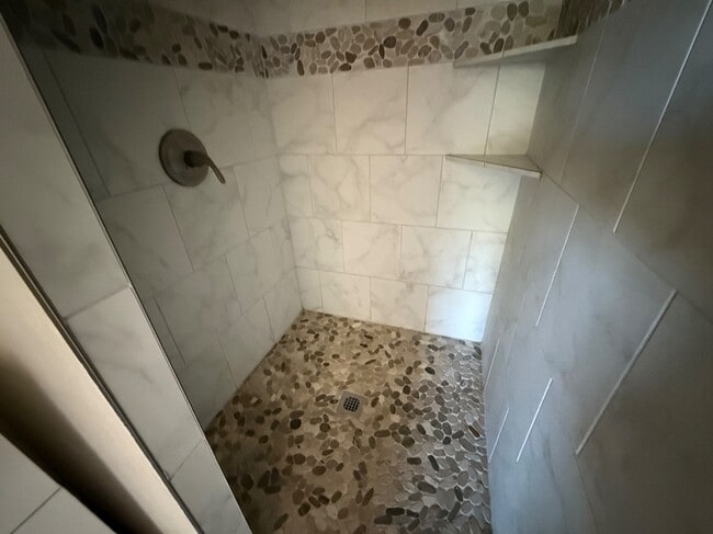 Building Photo - 105 S Magnolia St