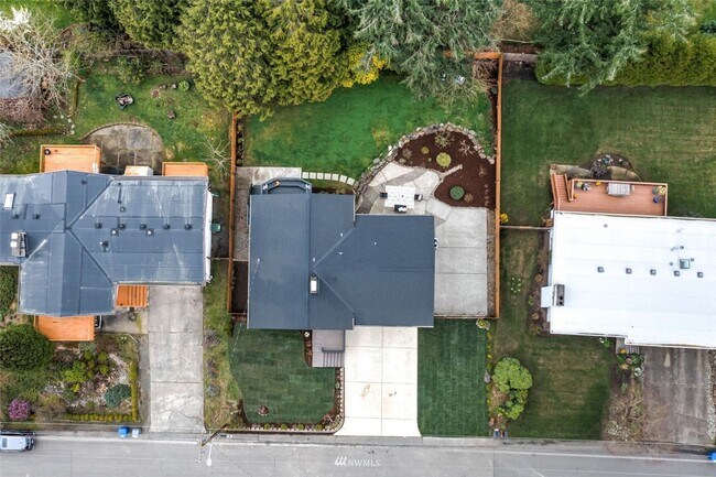 Building Photo - CLICK "REQUEST A TOUR" NOW!