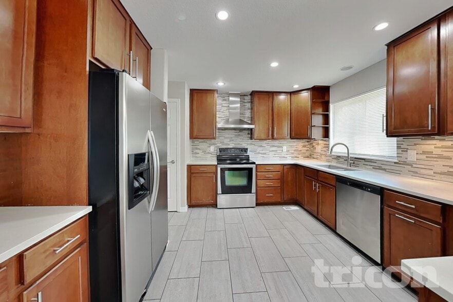 Building Photo - 1392 S Akron Ct