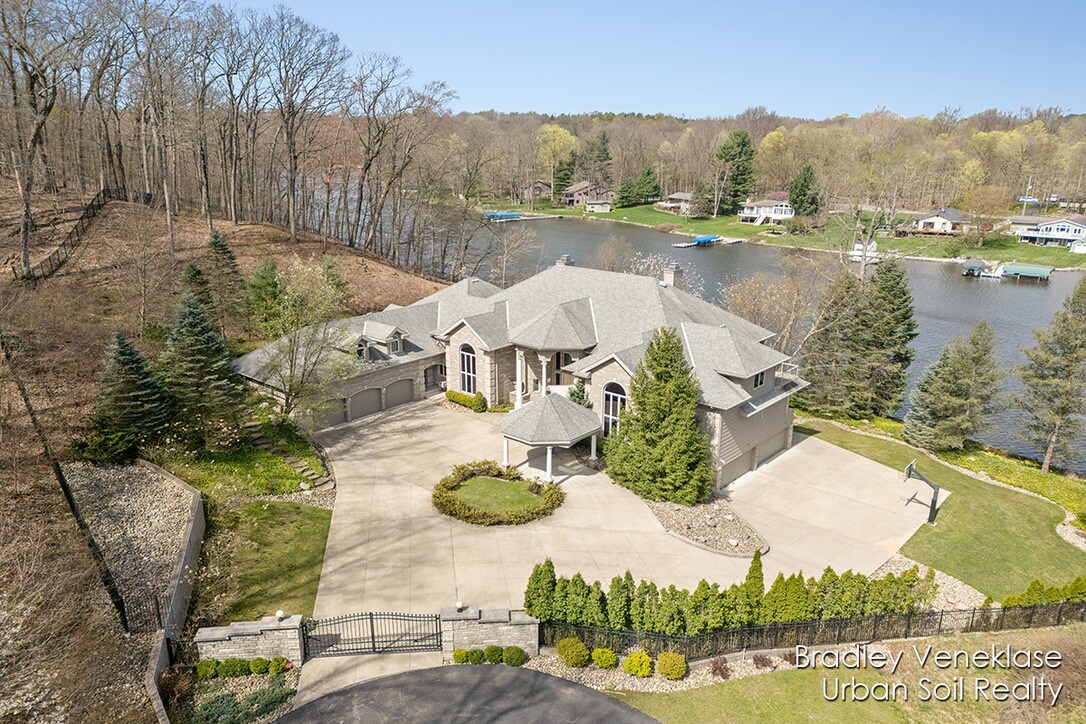 Building Photo - 7635 Sandy Hollow Ln SE
