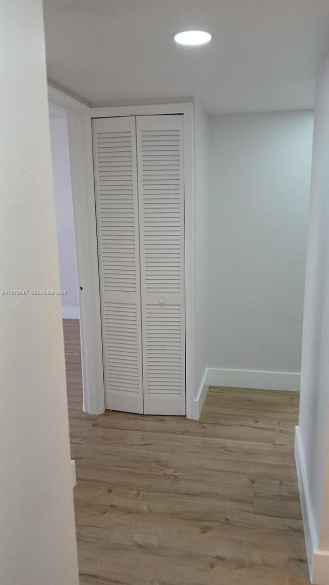 Building Photo - 8820 Fontainebleau Blvd