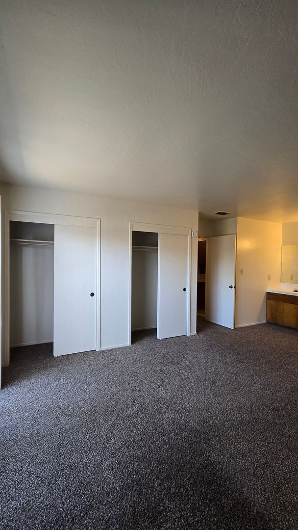 Building Photo - 7008 N Half Moon Dr
