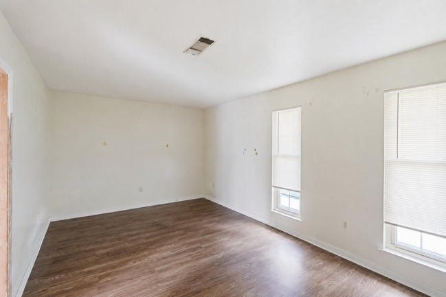 Building Photo - 6513 Abraham Lincoln Dr