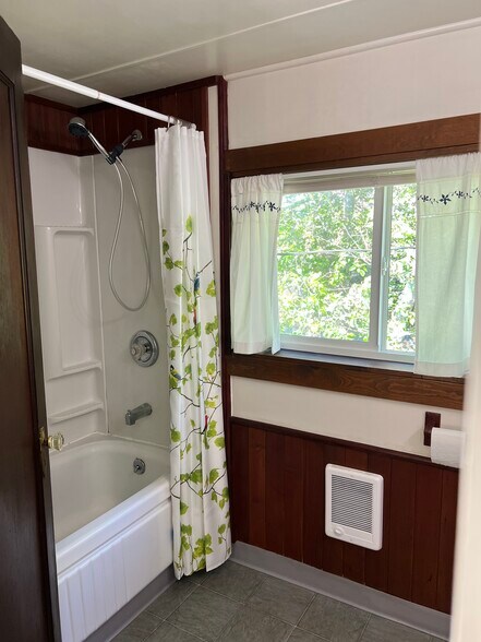 Bathtub and shower - 255 Bensell Ave