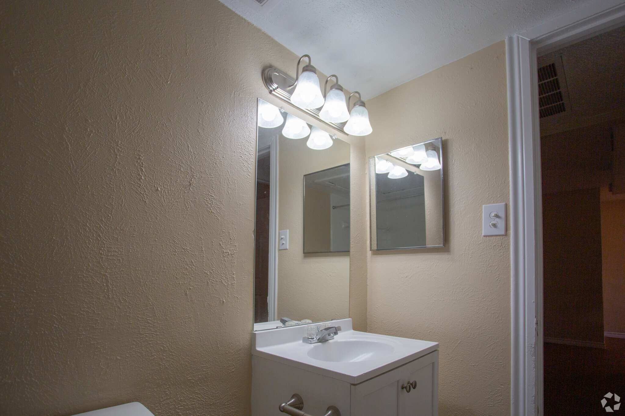 1BR, 1BA - 705SF - A1 - Woodland Park