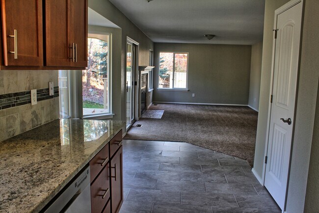 Building Photo - 4 bed 3 bath Stonegate home across from park