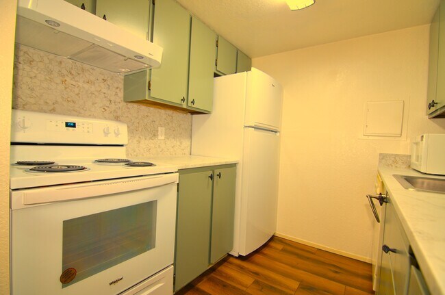 Building Photo - 14018 Juanita Dr NE