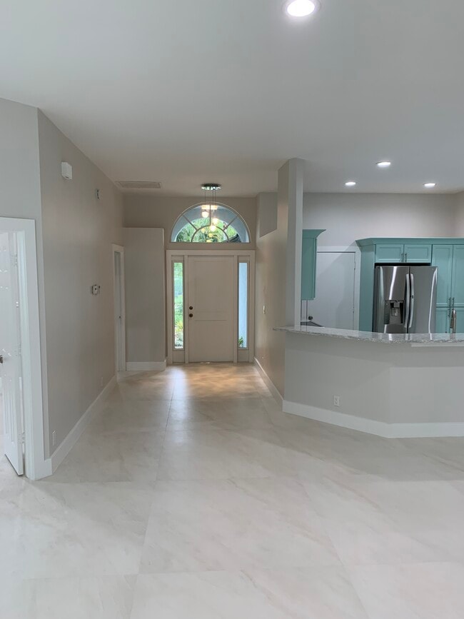 Building Photo - 4972 SE Mariner Village Ln