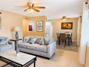 Building Photo - 4629 Bayshore Dr