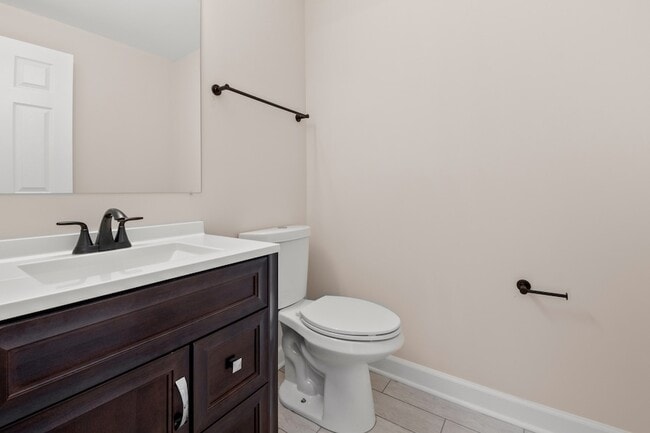 Building Photo - 546 W Parkside Dr